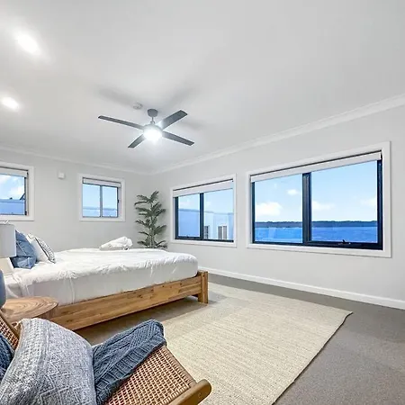 Panoramic Lakefront 6 Bdrm Villa Toukley Exterior photo